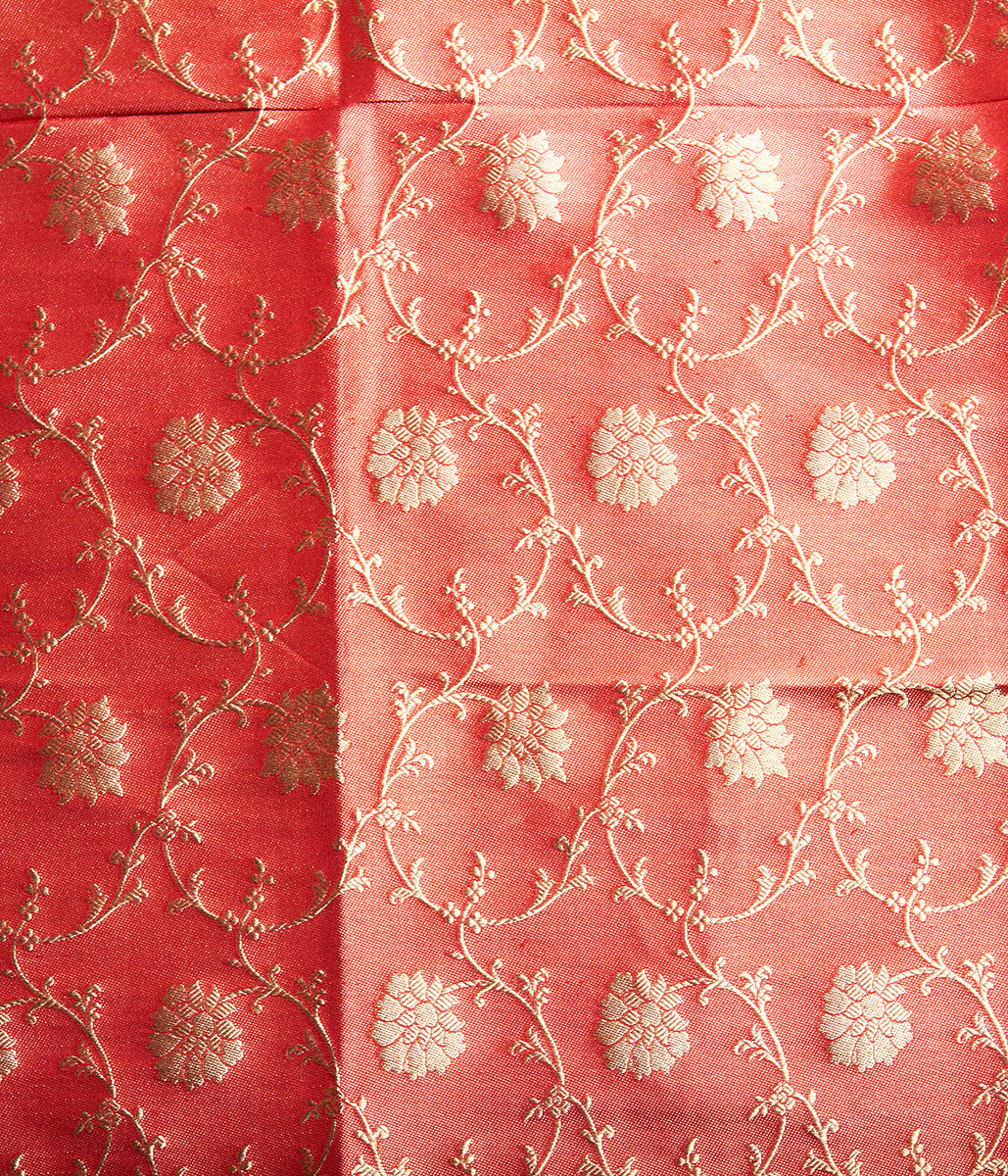 Handloom_Purple_Katan_Silk_Banarasi_with_Kadhwa_Booti_and_Contrast_Blouse_WeaverStory_05