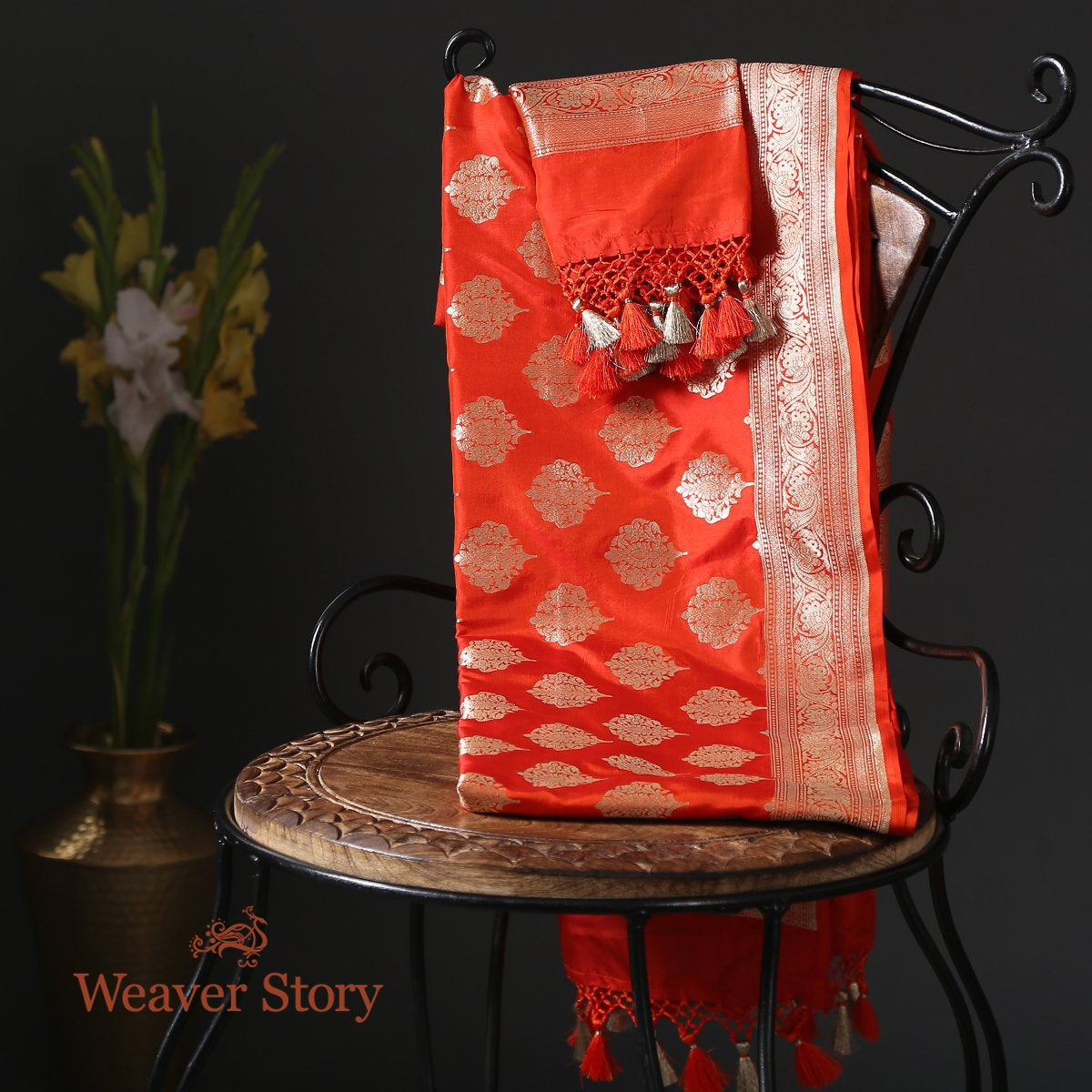 Handloom_Red_and_Orange_Dual_Tone_Katan_Silk_Cutwork_Booti_Dupatta_WeaverStory_01
