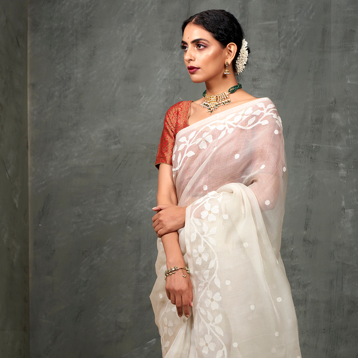 Handwoven_Grey_Muslin_Dhakai_Jamdani_Saree_with_Zari_Weave_WeaverStory_01