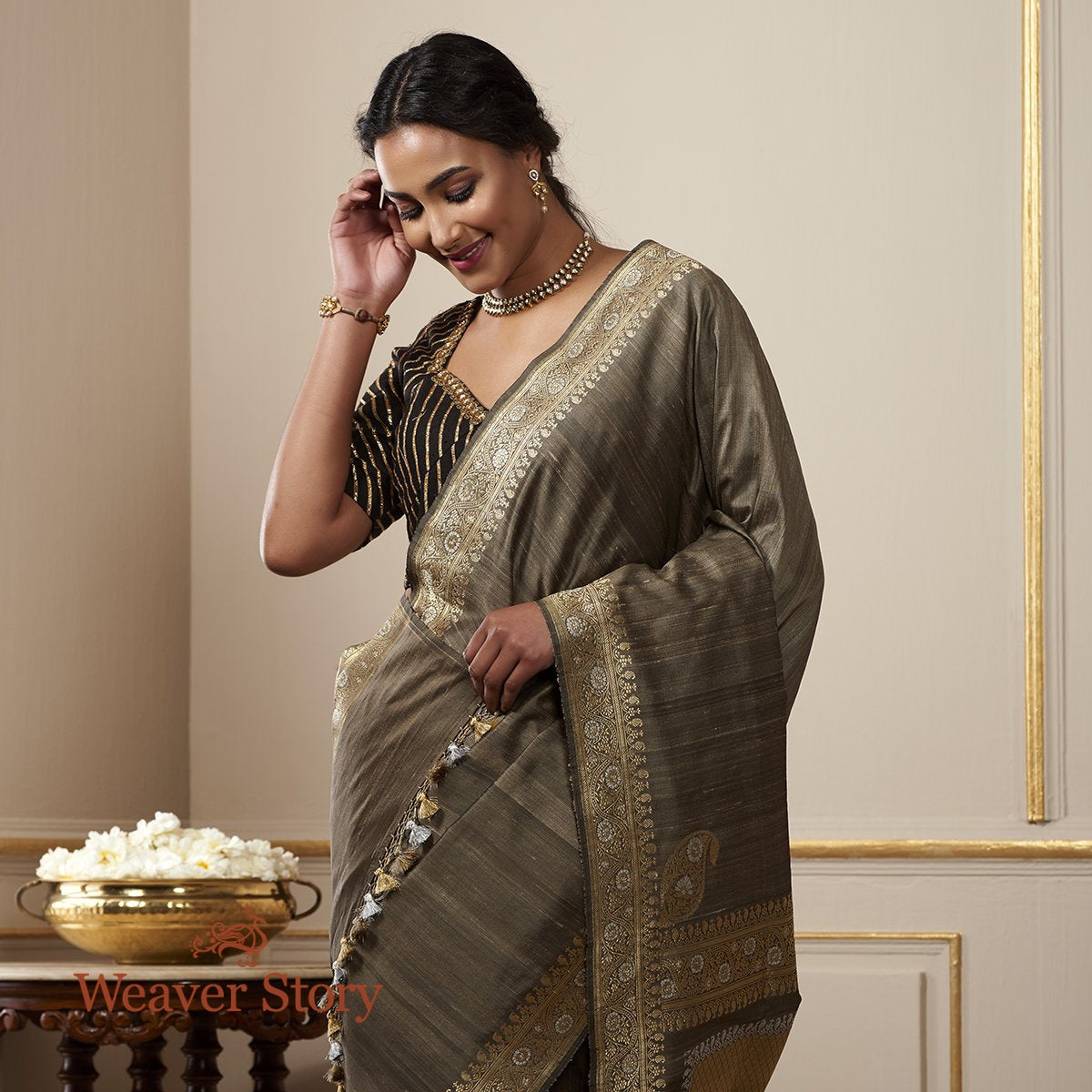 Handloom_Grey_Tusser_Silk_Banarasi_Saree_with_Kadhwa_Border_WeaverStory_01