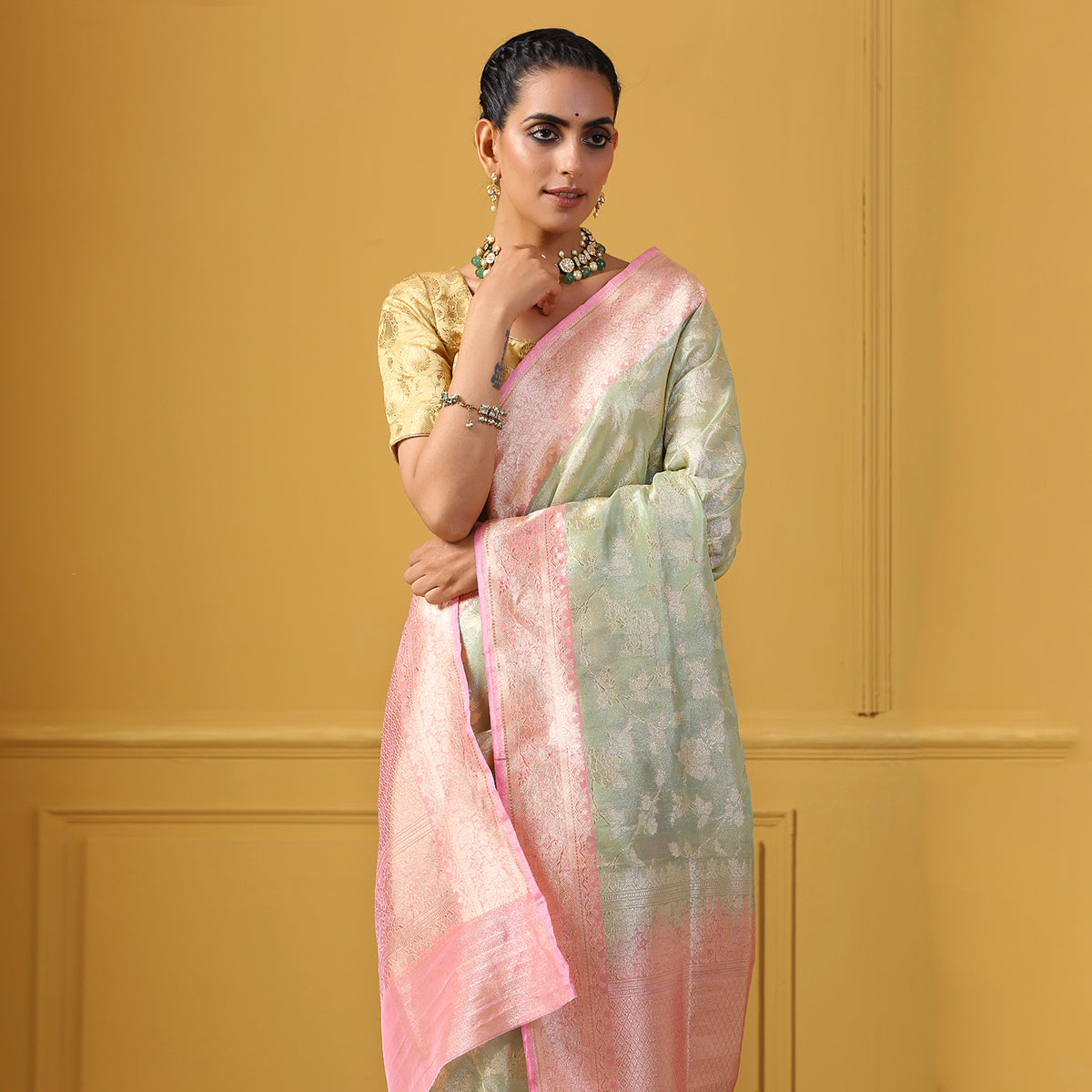 Handwoven_Light_Green_Tissue_Jangla_Saree_with_Pink_Kadhiyal_Border_WeaverStory_01