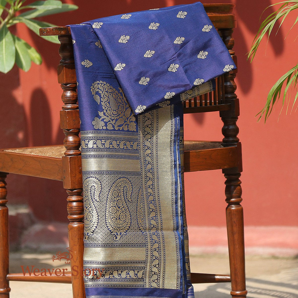 Handloom_Blue_Kadhwa_Booti_Dupatta_WeaverStory_01