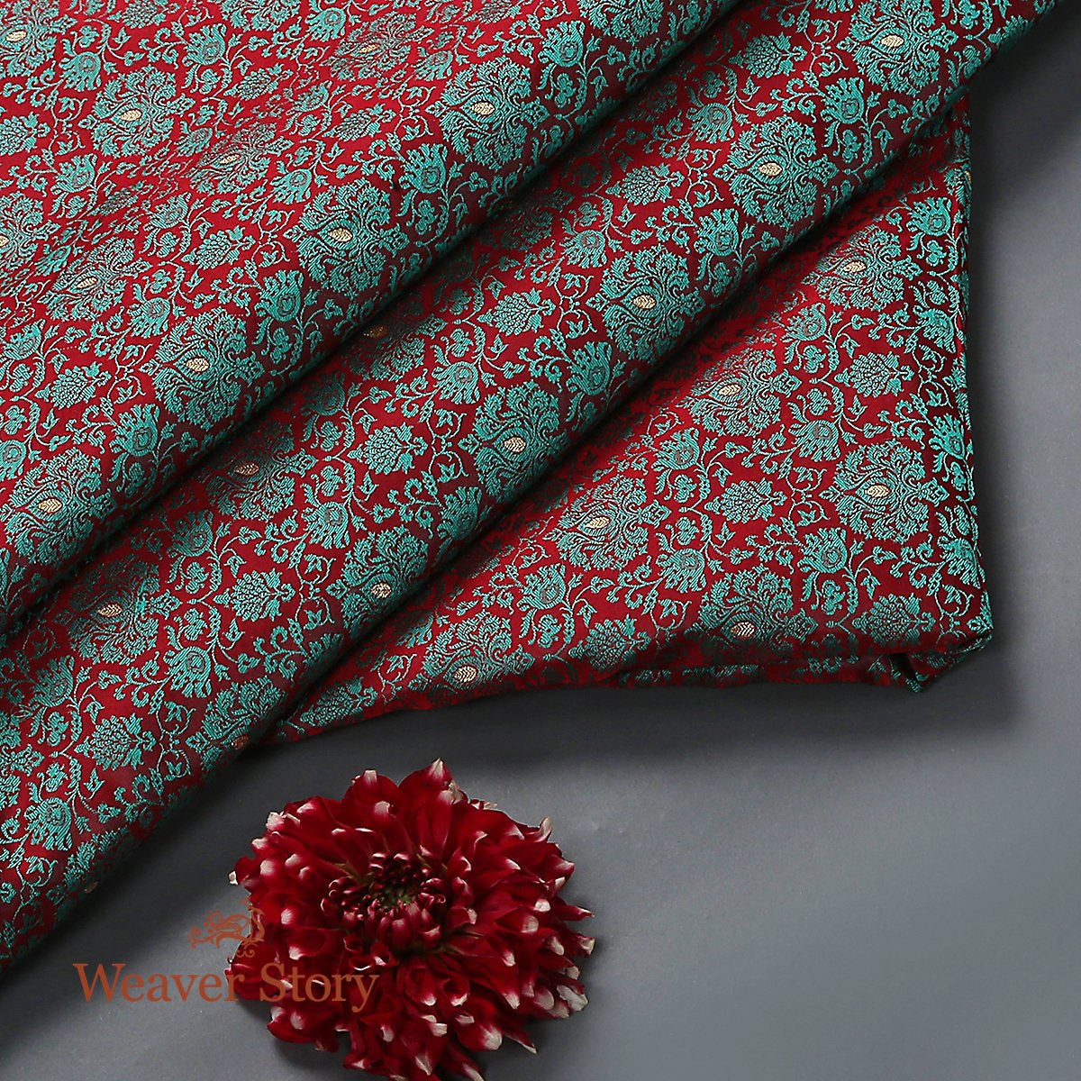 Handloom_Red_and_Green_Zari_Booti_Jaal_Fabric_WeaverStory_01