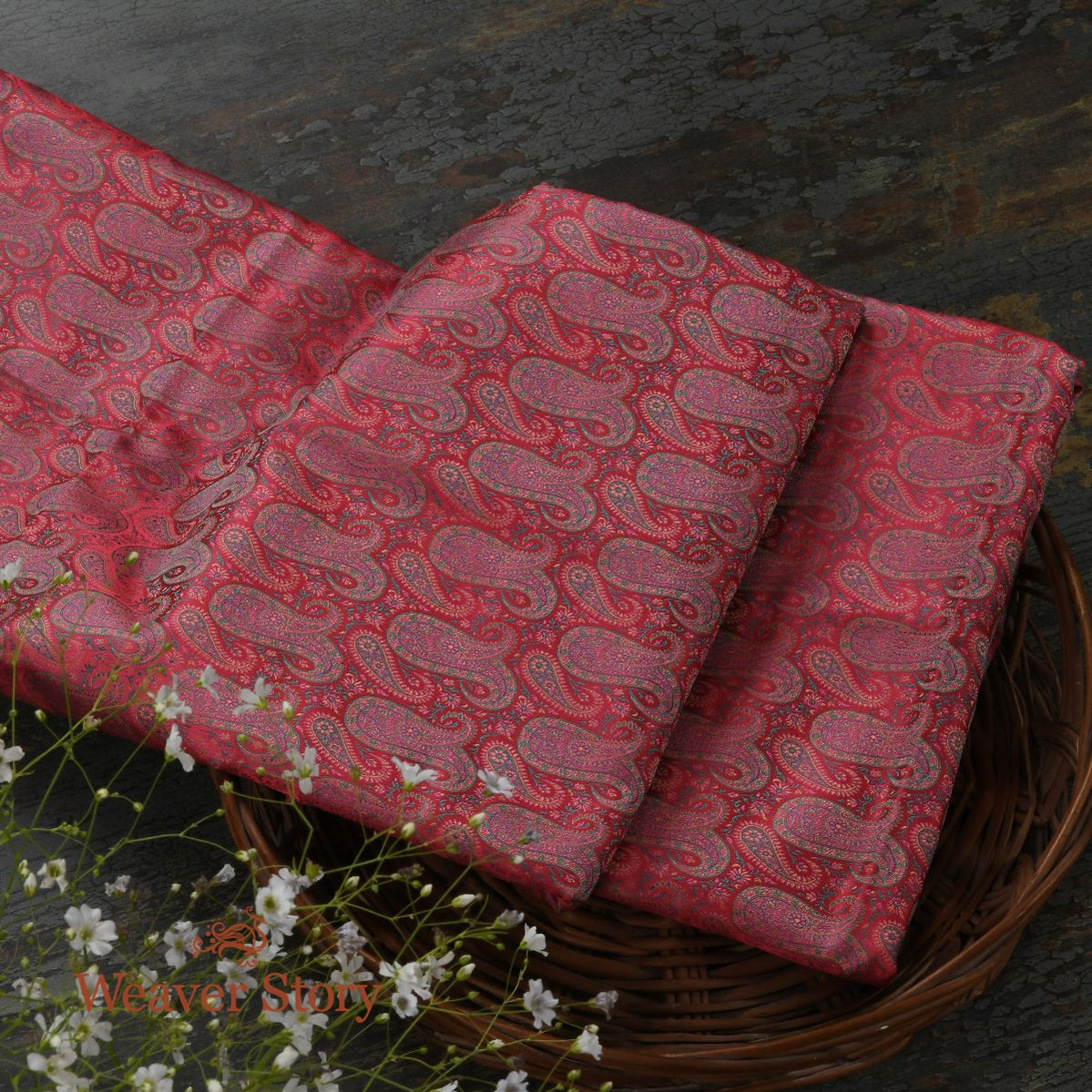 Handloom_Pink_Jamawar_Fabric_with_Paisleys_WeaverStory_01