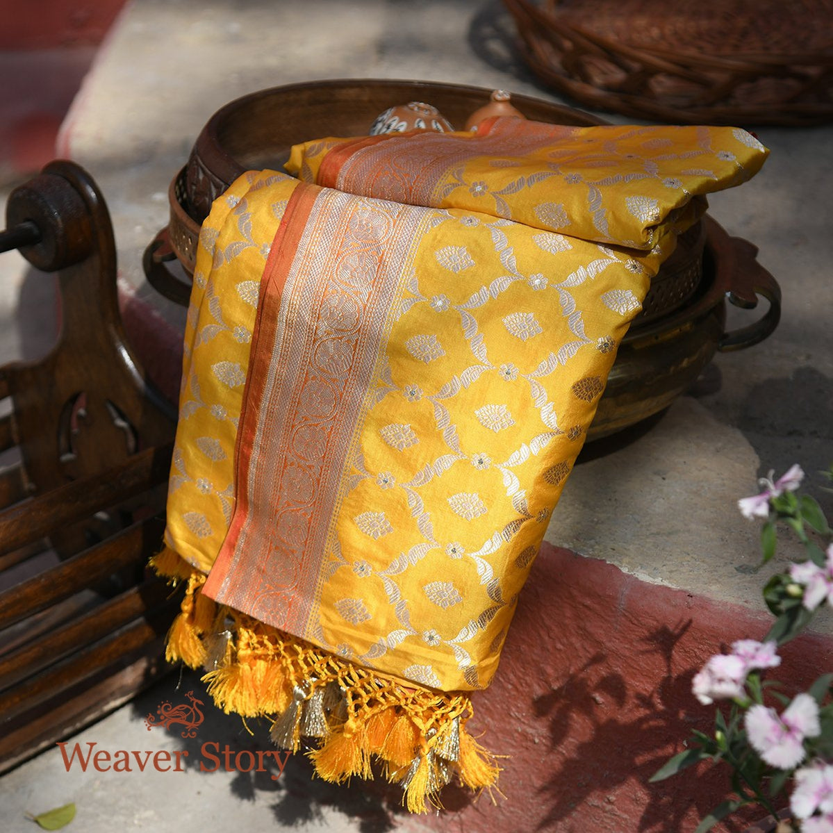 Handloom_Yellow_Cutwork_Jangla_Dupatta_WeaverStory_01