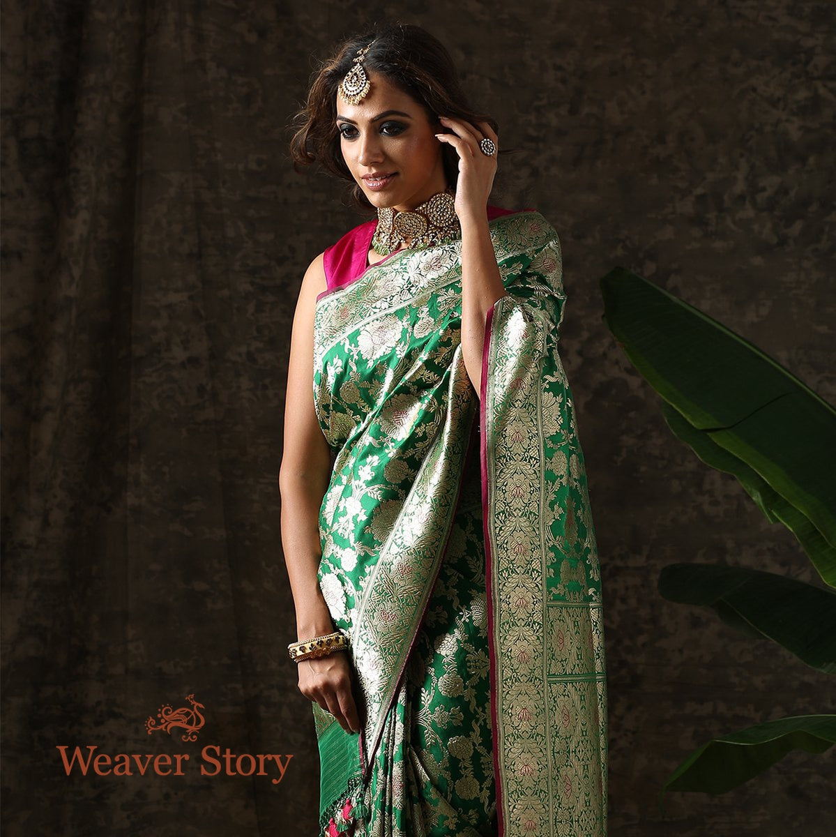 Handwoven_Green_Banarasi_Jangla_Saree_WeaverStory_01