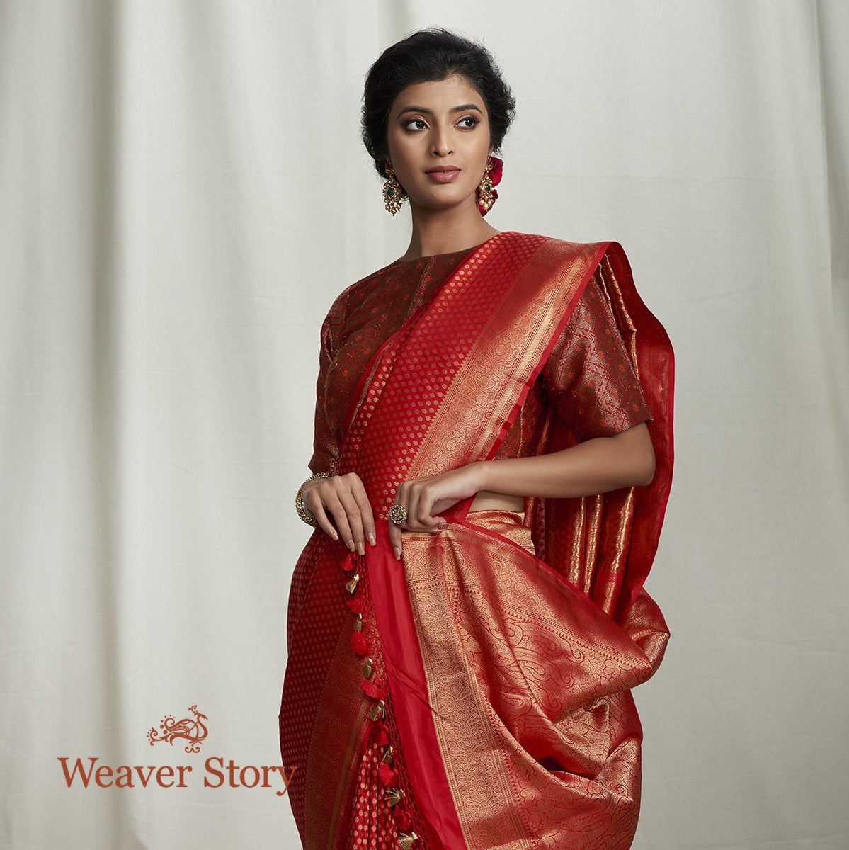 Handwoven_Red_Katan_Zari_Tanchoi_Saree_with_Floral_Booti_WeaverStory_01