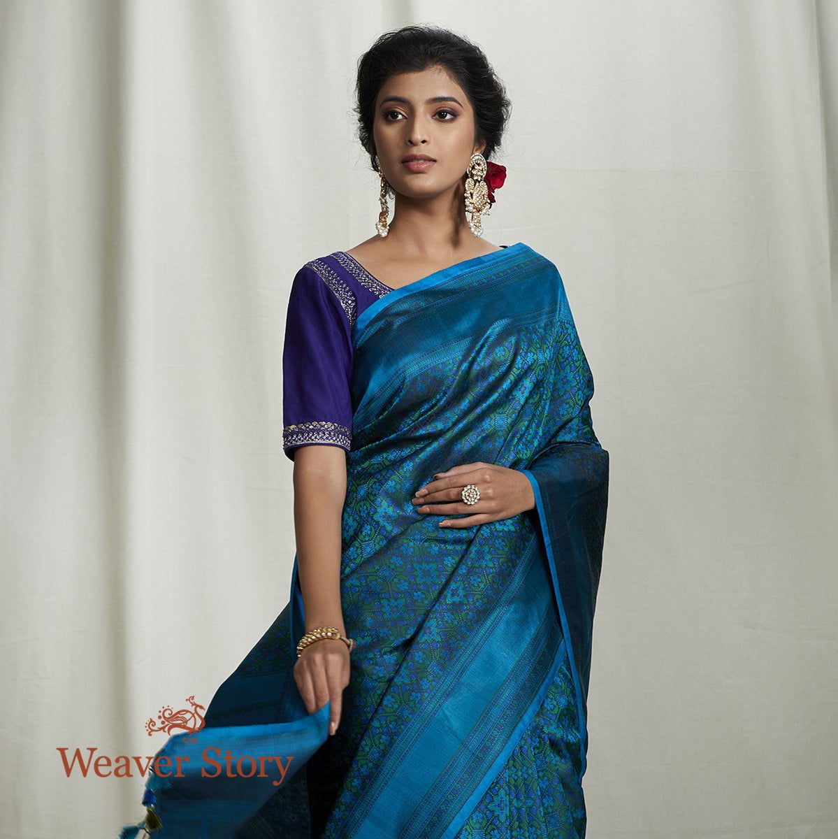 Handwoven_Blue_Green_Reshmi_Jamawar_Saree_WeaverStory_01