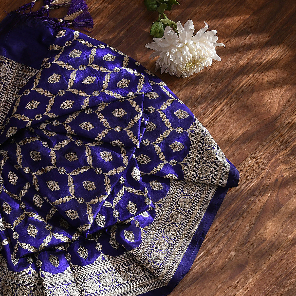 Handloom_Blue_Katan_Silk_Jangla_Dupatta_with_Meenakari_Jaal_WeaverStory_01