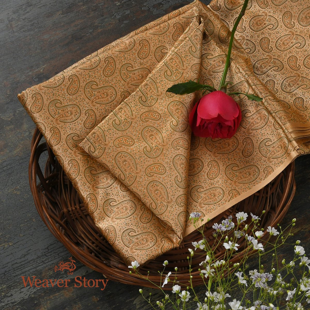 Handloom_Gold_Jamawar_Fabric_with_Paisleys_WeaverStory_01