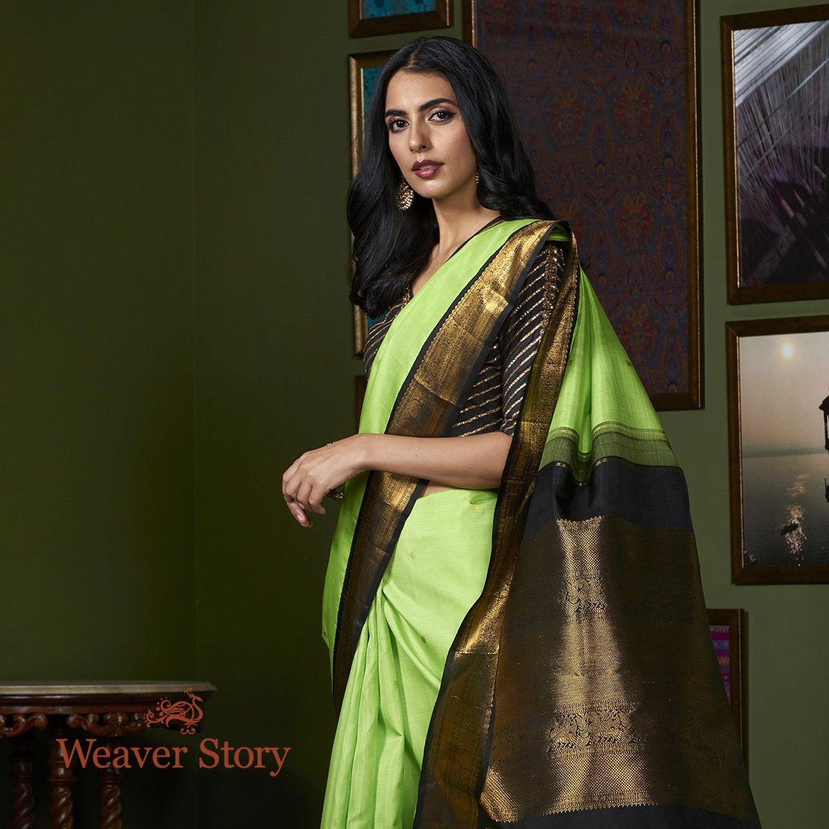 Handloom_Parrot_Green_Kanjivaram_Silk_Saree_with_Black_Border_WeaverStory_01