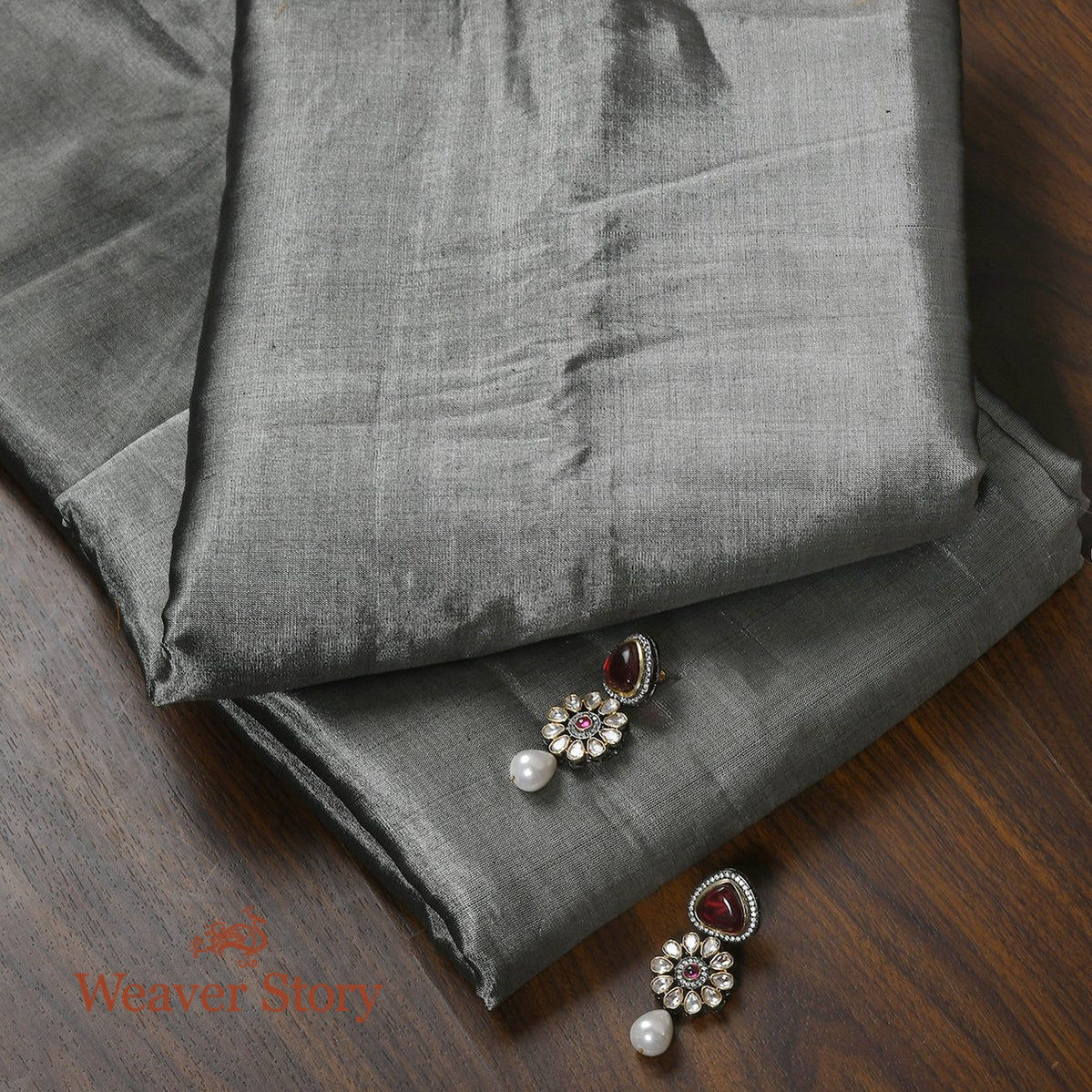 Handloom_Black_Silver_Tissue_Fabric_WeaverStory_01