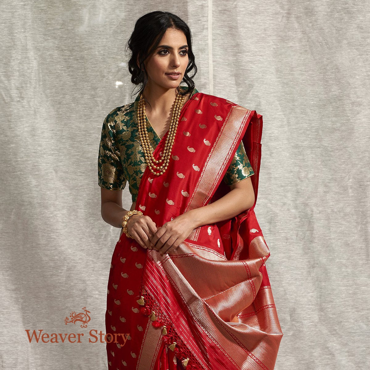 Handwoven_Red_Paisley_Booti_Saree_with_Konia_WeaverStory_01