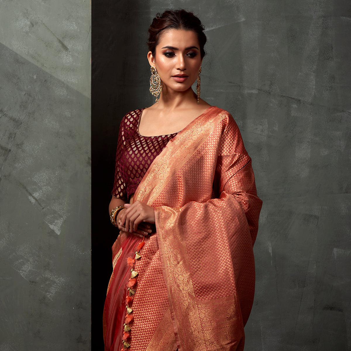 Handwoven_Peach_Katan_Silk_saree_with_Small_Paislye_Motifs_Woven_in_Zari_WeaverStory_01
