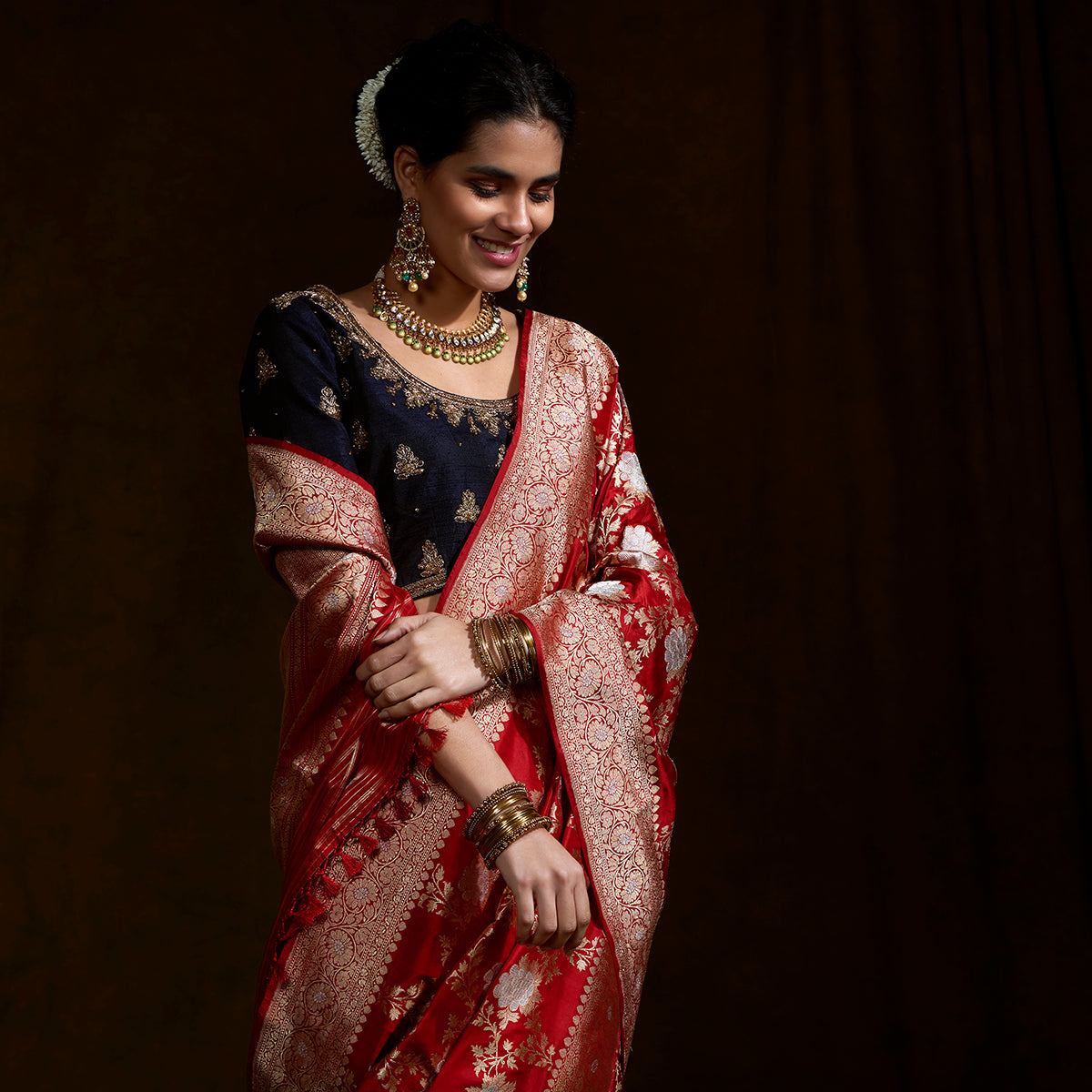 Bridal_red_sona_rupa_kadhwa_angoor_jangla_WeaverStory_01