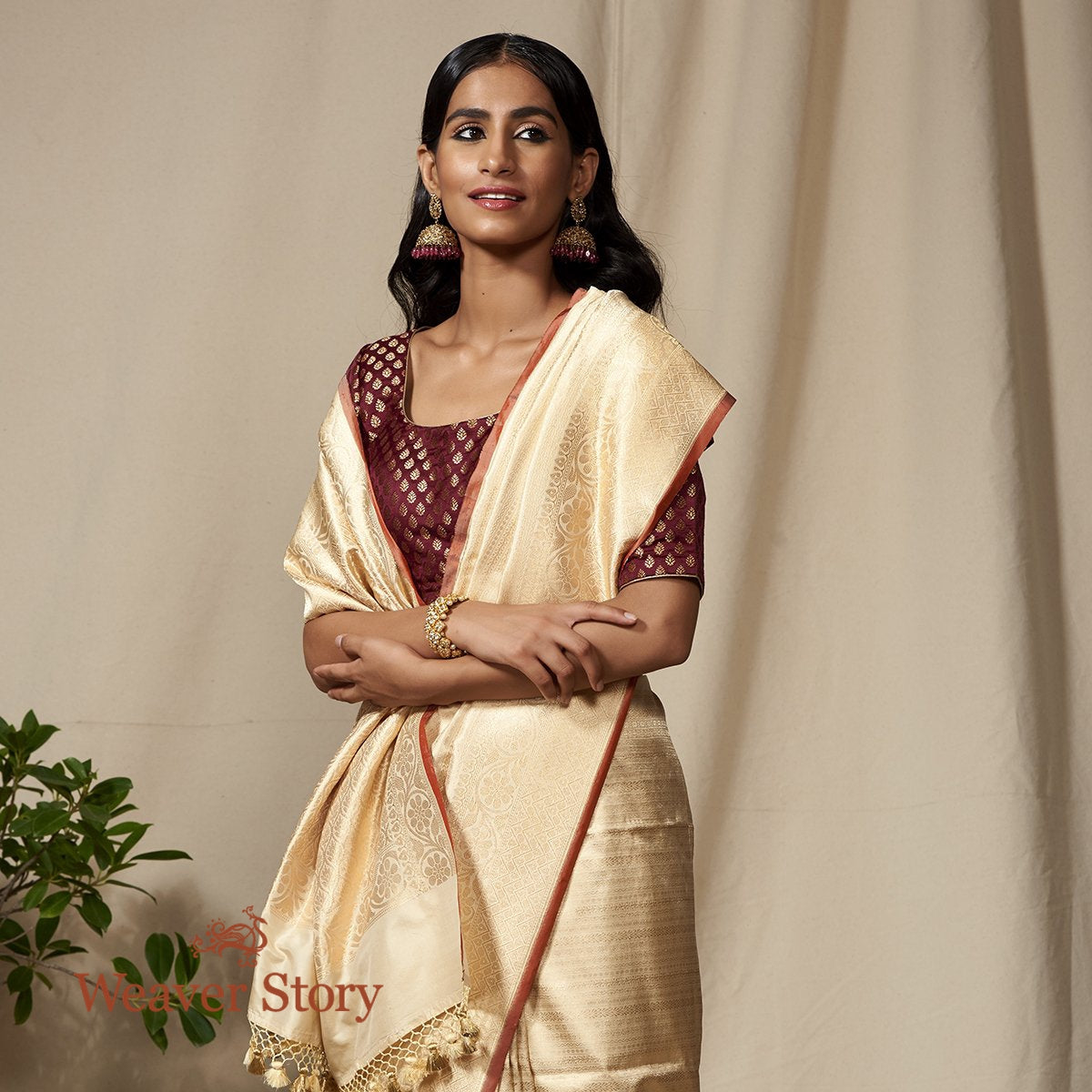 Handloom_Cream_and_Gold_Banarasi_Kimkhab_Saree_WeaverStory_01