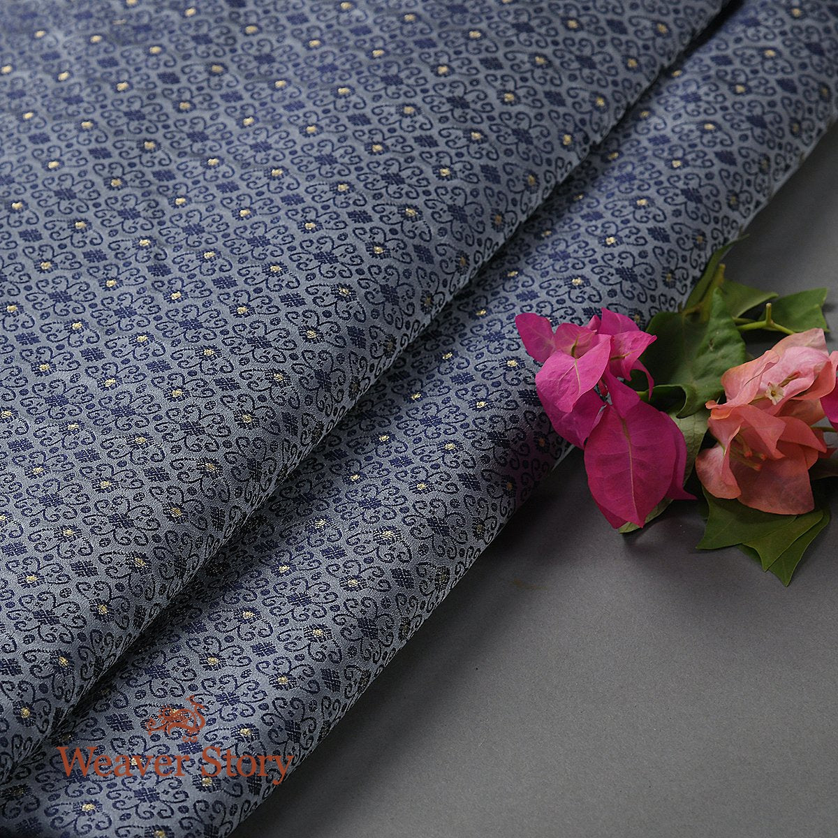 Handloom_Grey_Zari_Booti_Tanchoi_Fabric_WeaverStory_01