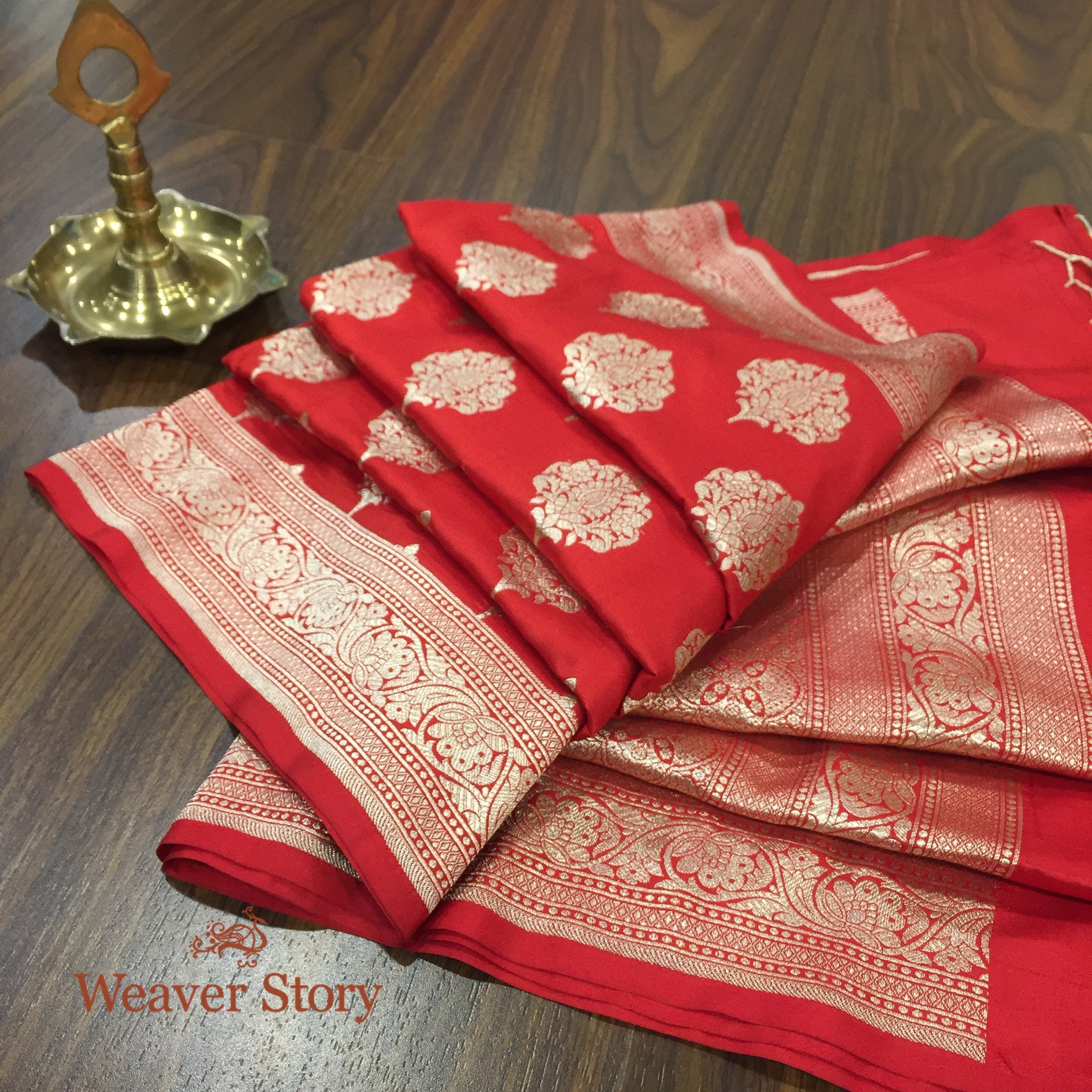 Handloom_Red_Katan_Silk_Dupatta_with_Leaf_Motifs_and_Floral_Border_WeaverStory_01