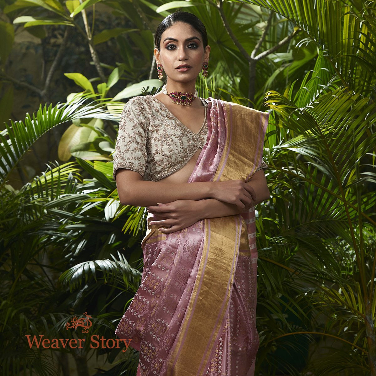 Handloom_Rose_Pink_Mehrab_Boota_Saree_with_Tissue_Weft_WeaverStory_01