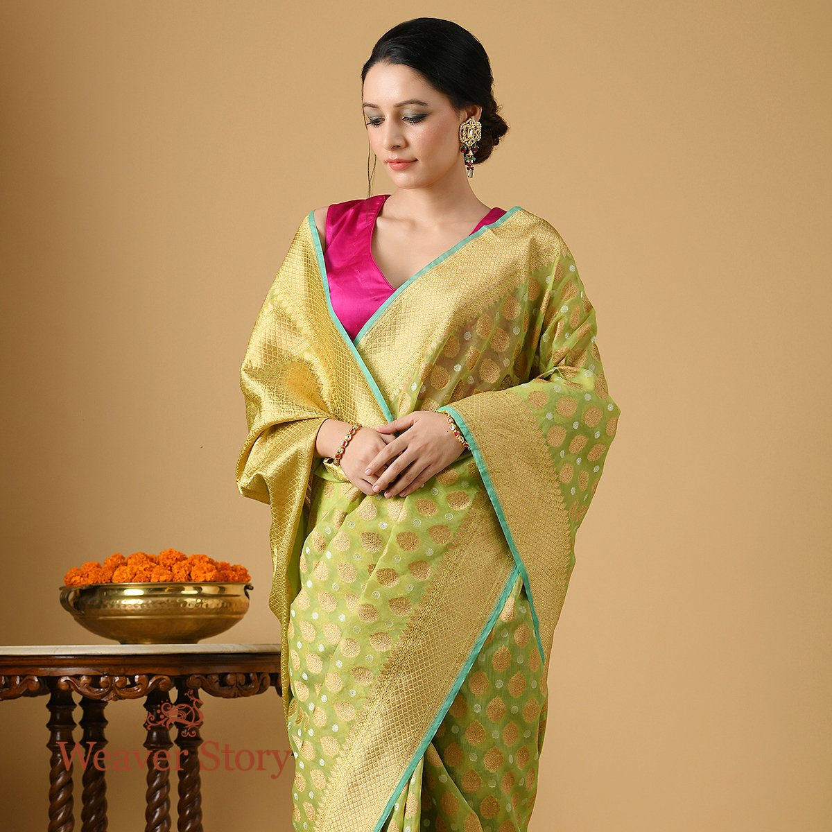 Handloom_Light_Green_Kora_Saree_with_Zari_Booti_WeaverStory_01