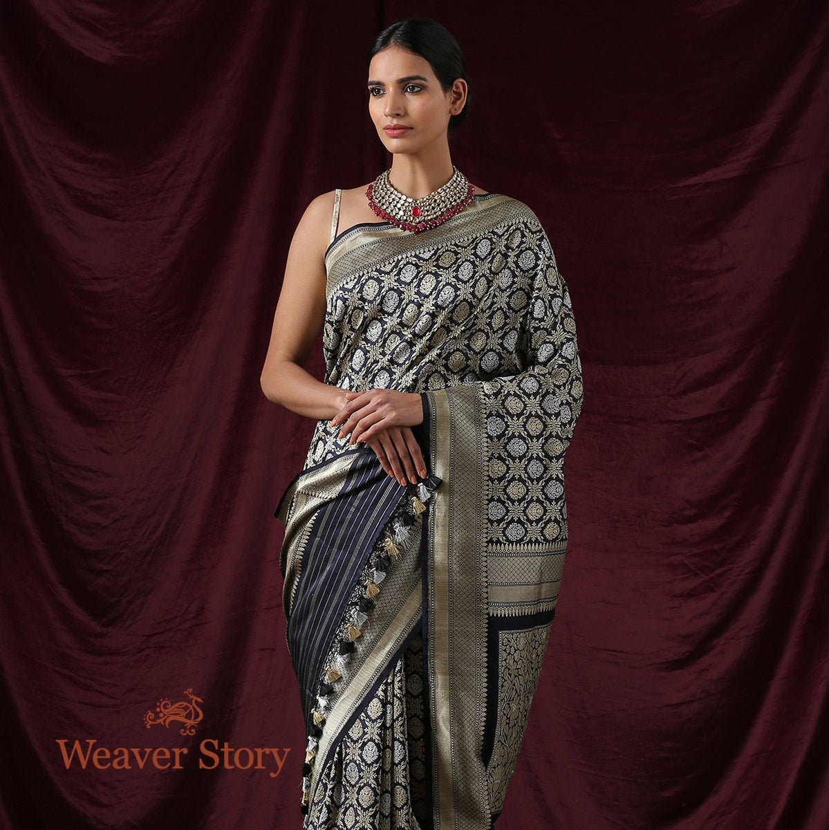 Handloom_Blue_Kadhwa_Jangla_Saree_WeaverStory_01