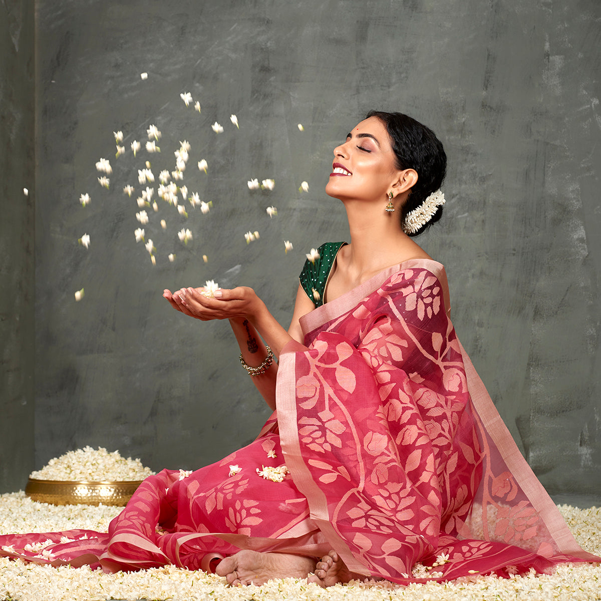 Handwoven_Strawberry_Pink_Muslin_Jamdani_Saree_with_all_over_Jaal_WeaverStory_01