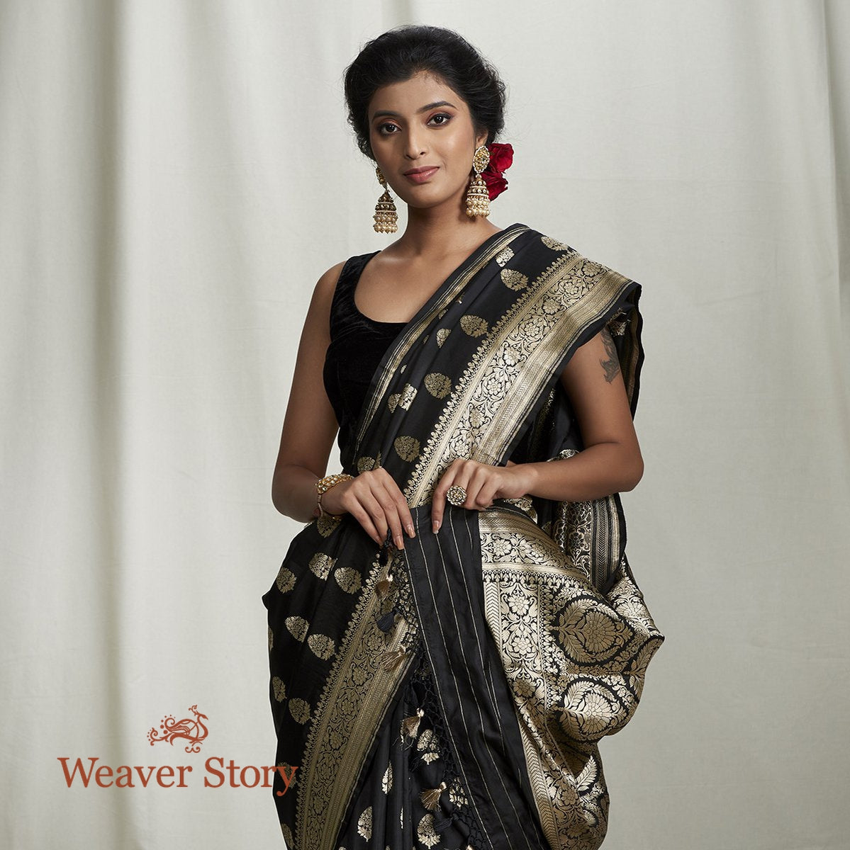 Handwoven_Black_Banarasi_Cutwork_Booti_Saree_WeaverStory_01