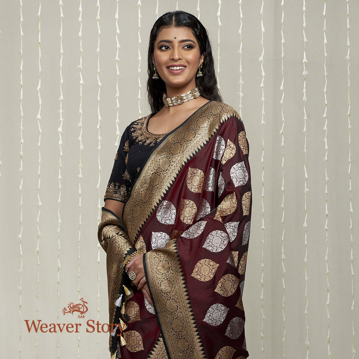 Handloom_Maroon_Sona_Rupa_Kadhwa_Boota_Saree_with_Black_Border_WeaverStory_01