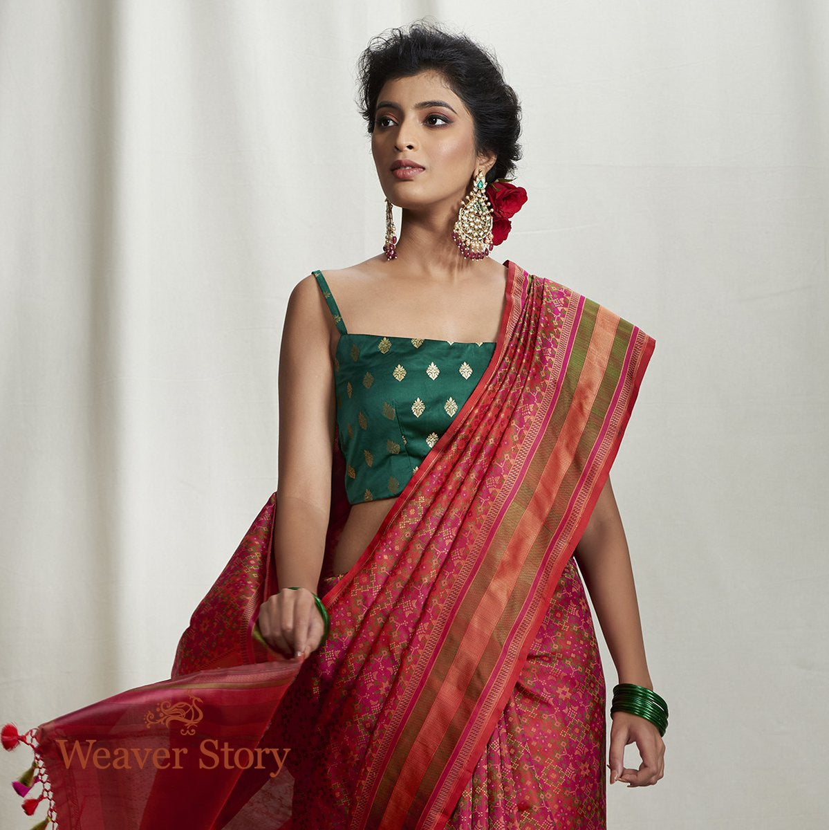 Handloom_Pink_and_Red_Reshmi_Jamawar_Saree_WeaverStory_01