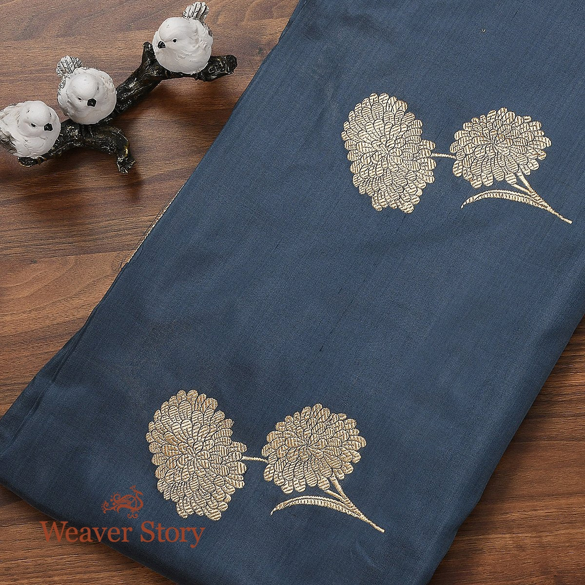 Handloom_Grey_Kadhwa_Boota_Silk_Fabric_WeaverStory_01