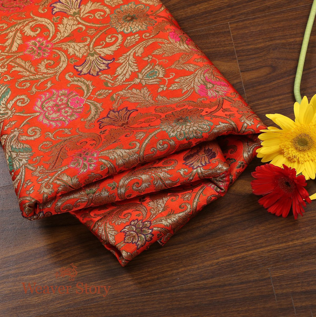 Handloom_Red_Meenakari_Kimkhab_Fabric_WeaverStory_01