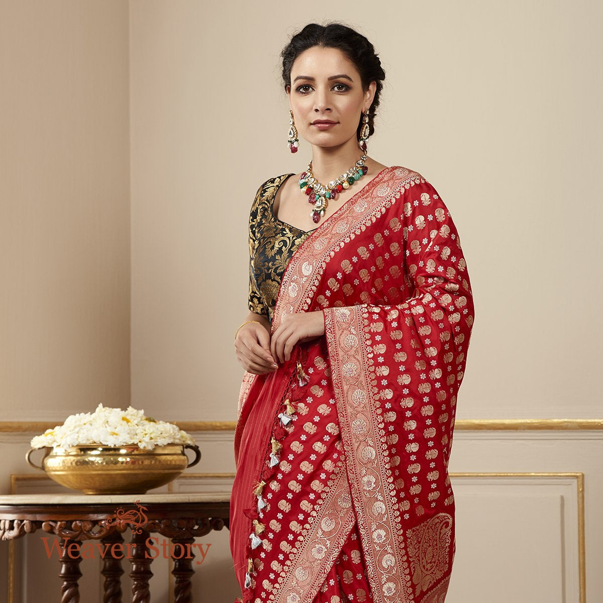 Handloom_Red_Kadhwa_Jangla_Saree_with_Floral_Paisleys_WeaverStory_01