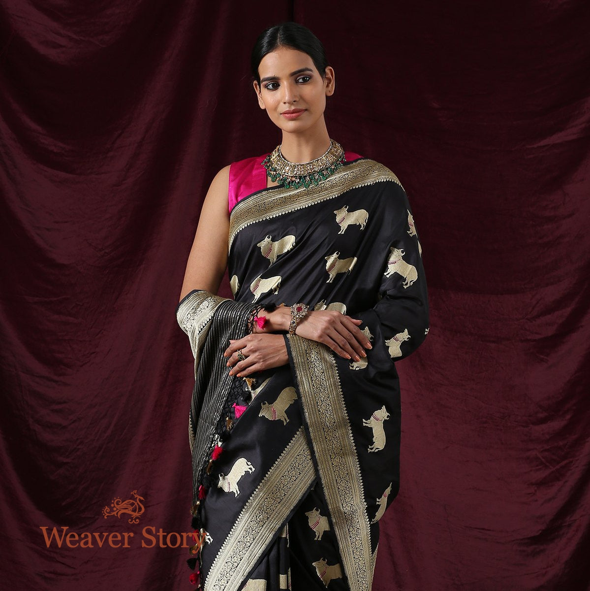 Handwoven_Black_Banarasi_Saree_with_Nandi_Motif_WeaverStory_01