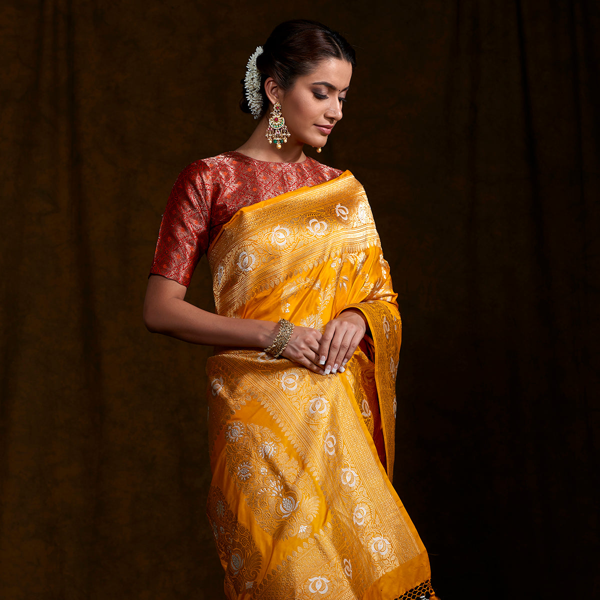 Handloom_Yellow_Kadhwa_Jangla_Saree_WeaverStory_01
