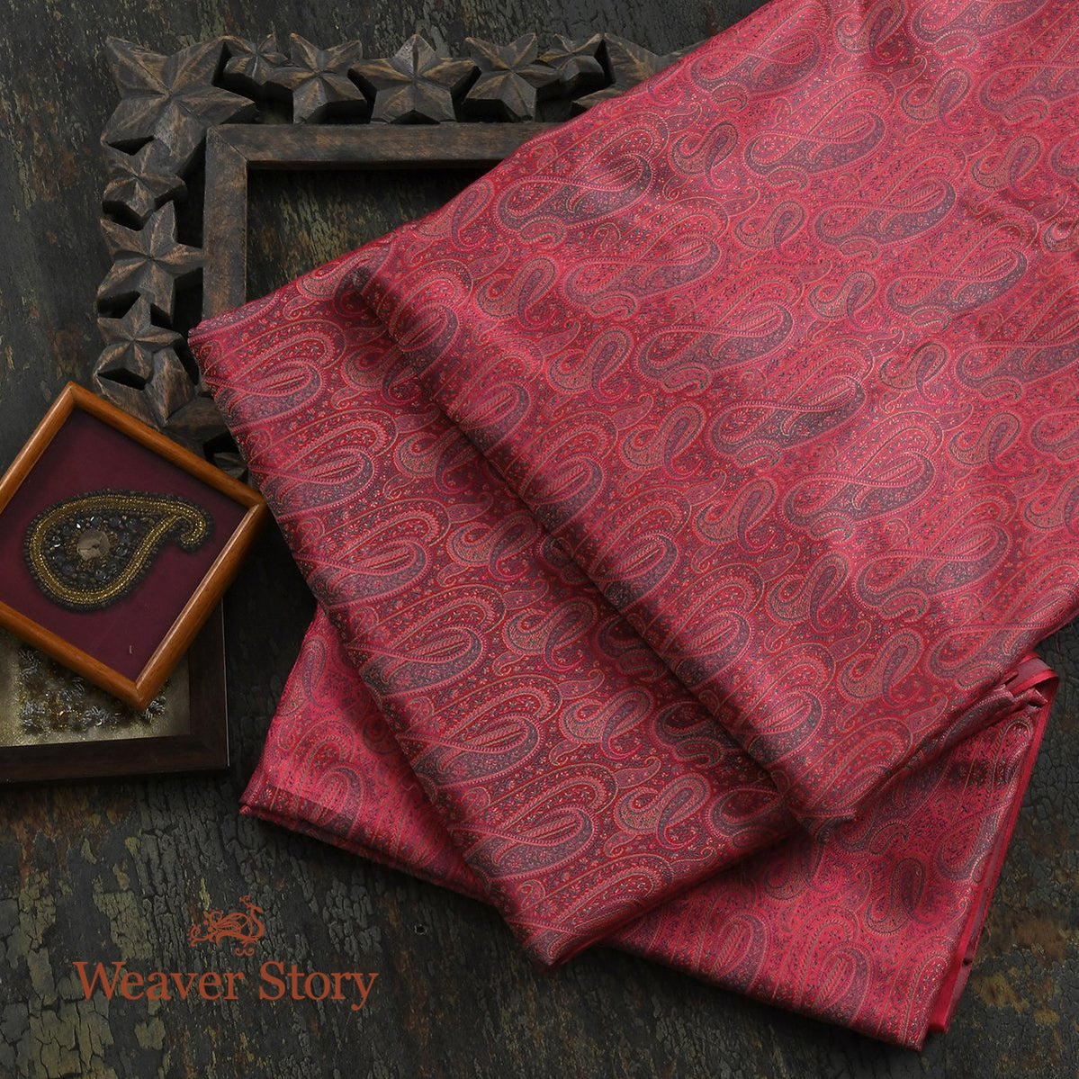 Handloom_Pink_Paisley_Jamawar_Fabric_with_Green_Resham_WeaverStory_01
