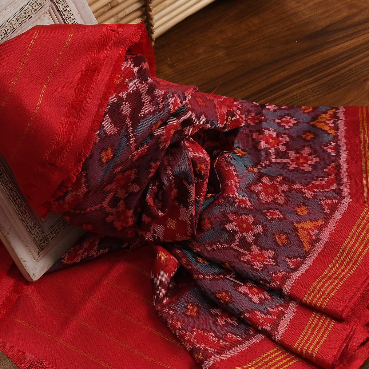 Handloom_Green_Red_Patola_Dupatta_WeaverStory_01