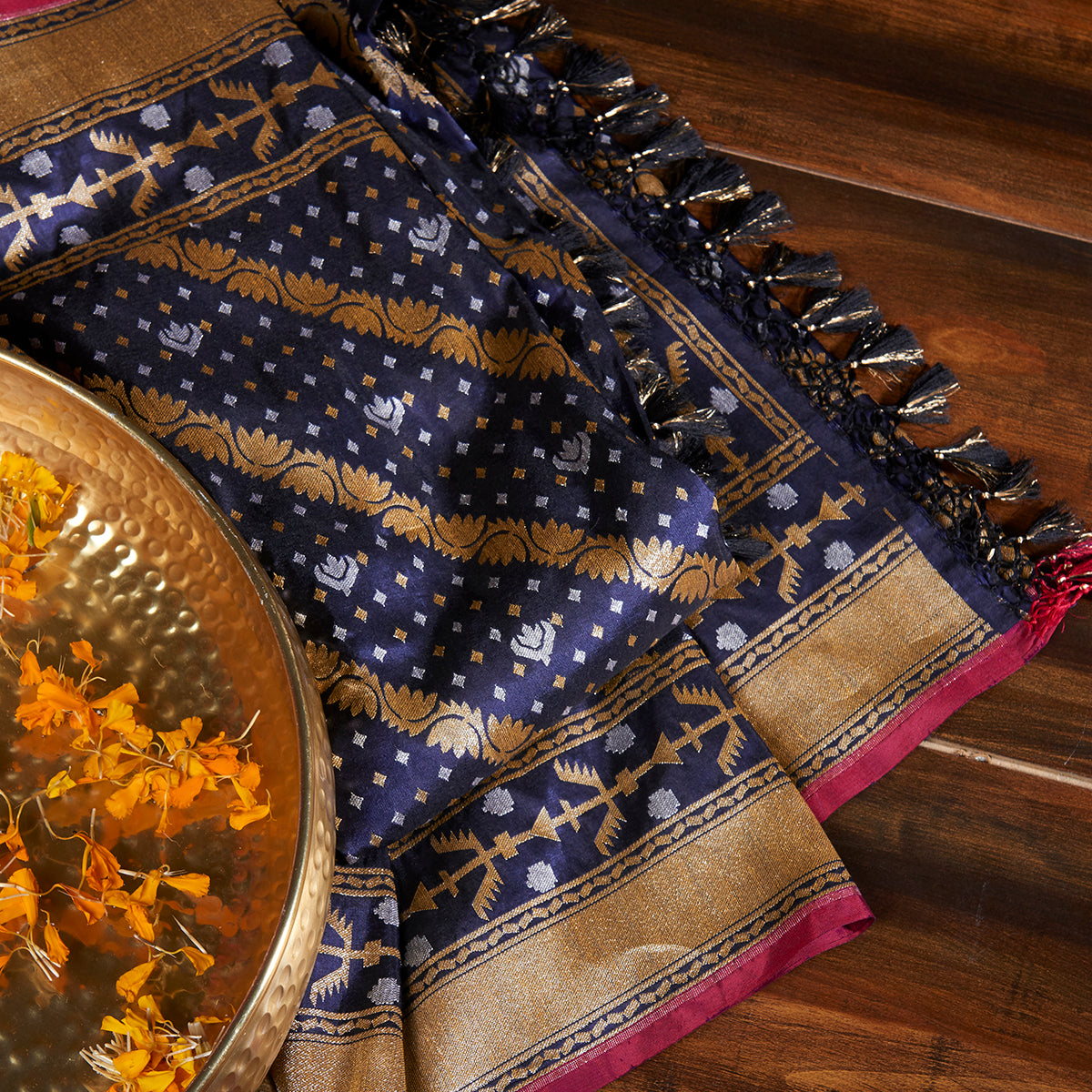 Handwoven_Navy_Blue_Katan_Jamdani_Dupatta_WeaverStory_01