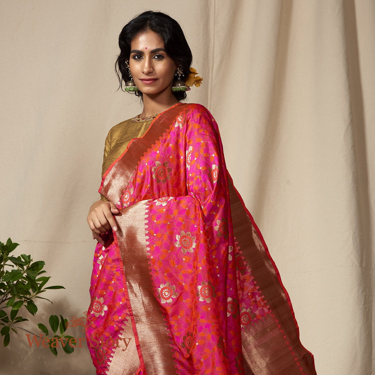 Handwoven_Pink_and_Orange_Antique_Zari_Floral_Jaal_Saree_WeaverStory_01