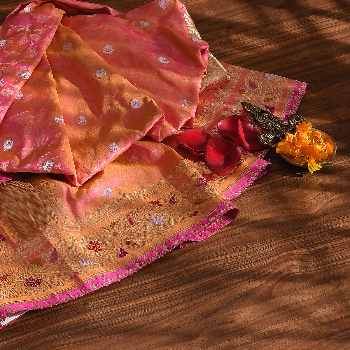 Handloom_Pink_Banarasi_Dampaj_Weave_Dupatta_with_Meenakari_Border_WeaverStory_01