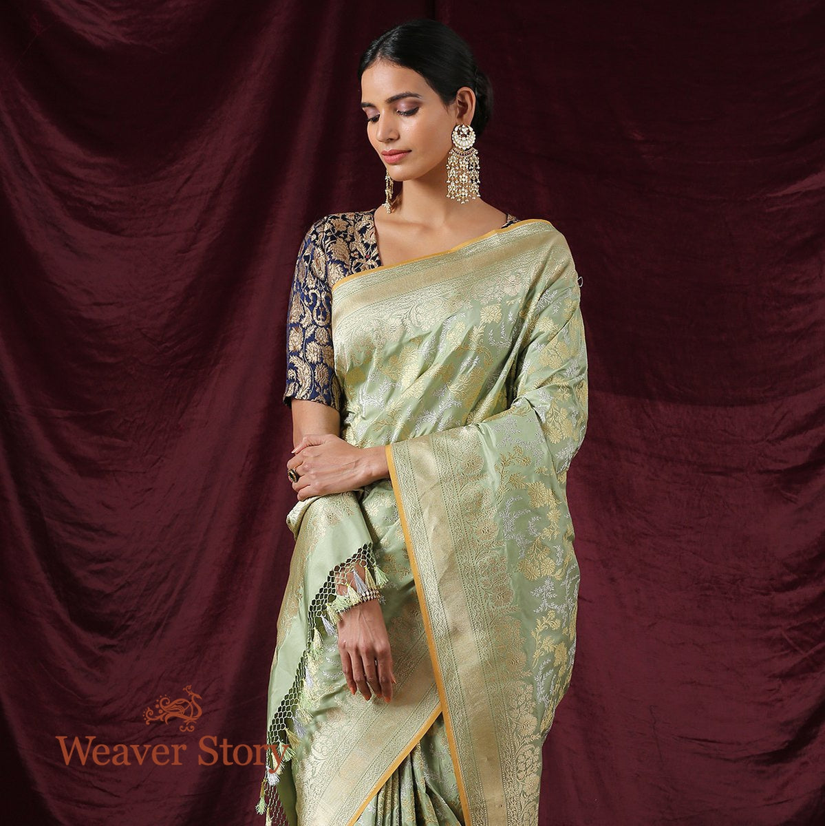 Handwoven_Pista_Green_Kadhwa_Jangla_Saree_WeaverStory_01