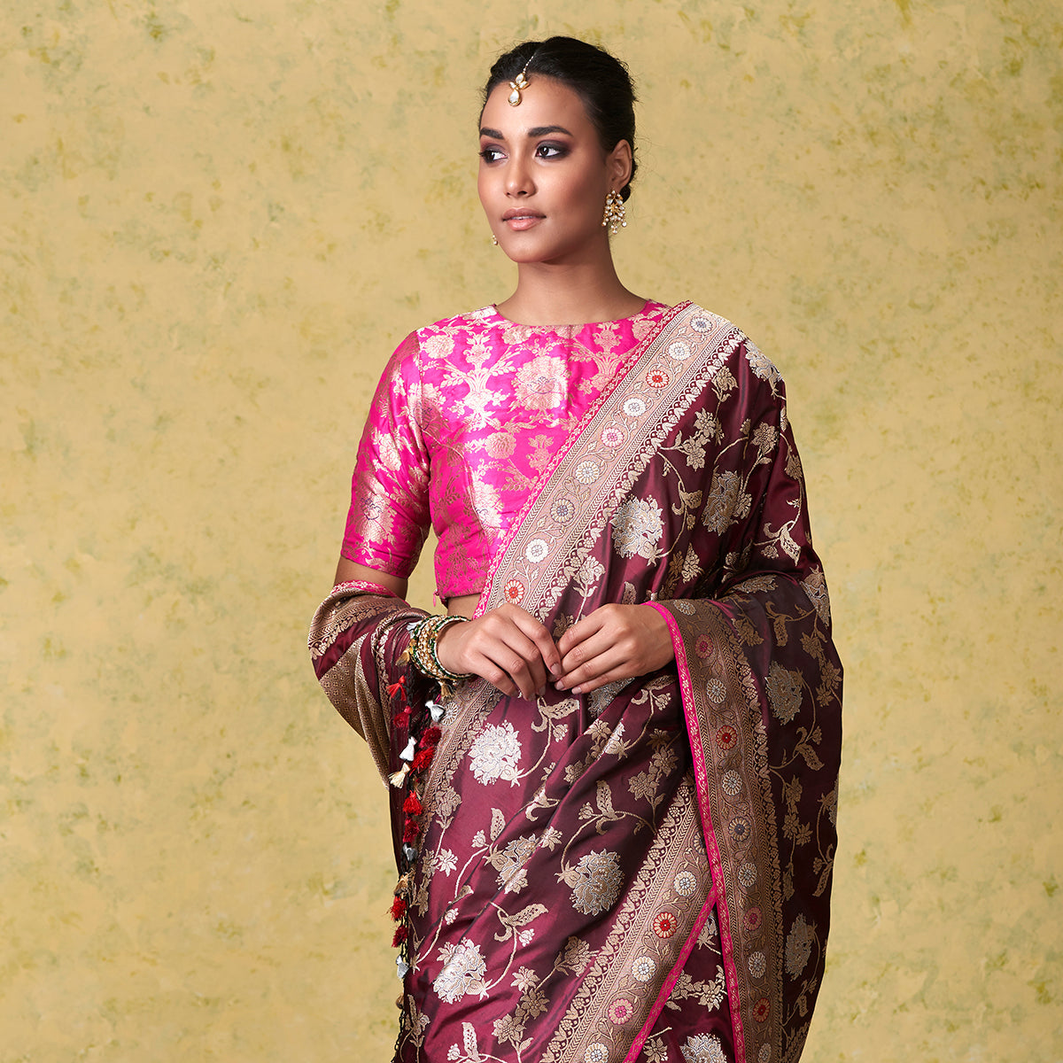 Handloom_Maroon_and_Black_Dual_Tone_Kadhwa_Jangla_Saree_with_Meenakari_Border_WeaverStory_01