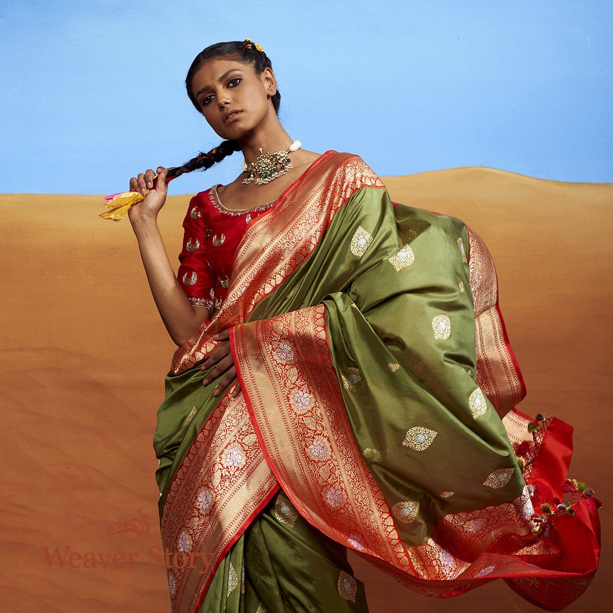 Handwoven_Green_Banarasi_Saree_with_Pink_Kadhiyal_Border_WeaverStory_01