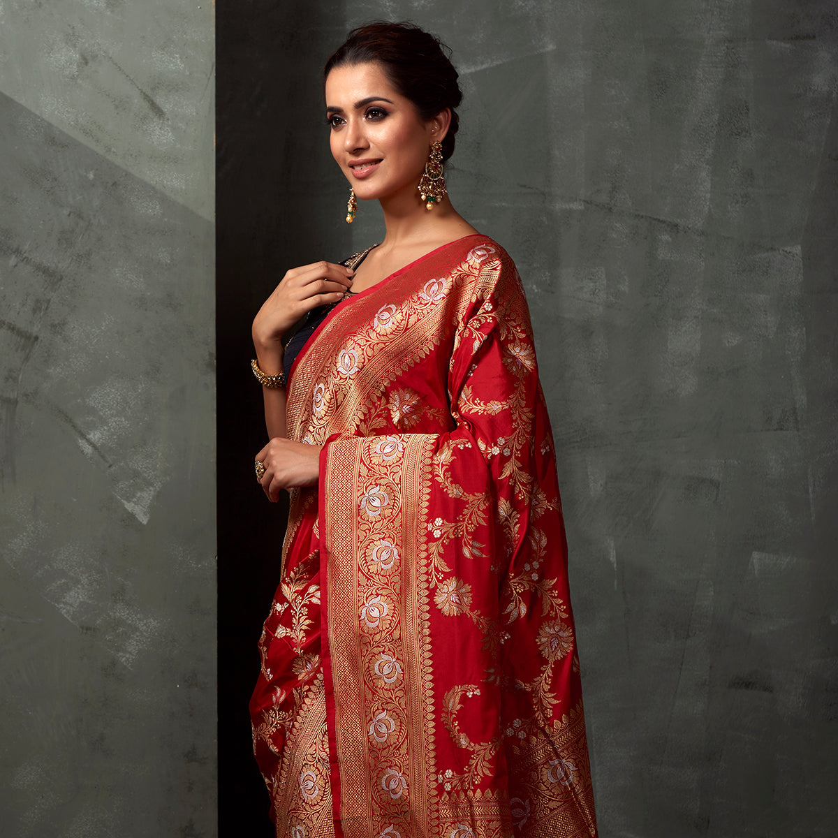 Handwoven_Red_Heavy_Kadhwa_Jangla_Saree_WeaverStory_01