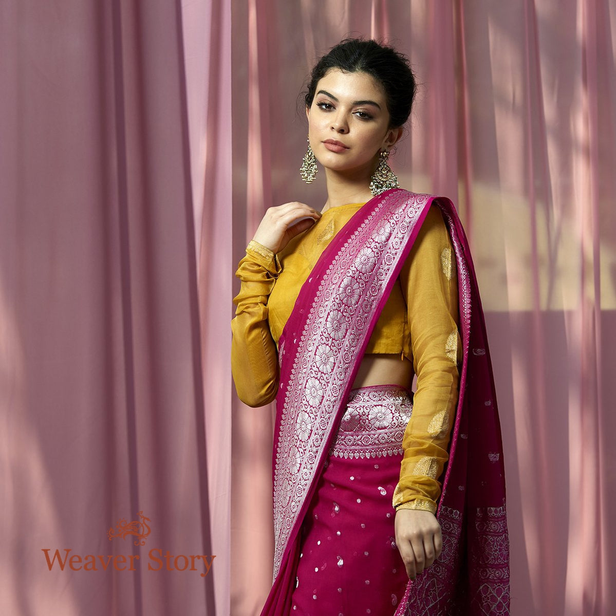 Handloom_Pink_Banarasi_Georgette_Saree_with_Silver_Zari_WeaverStory_01