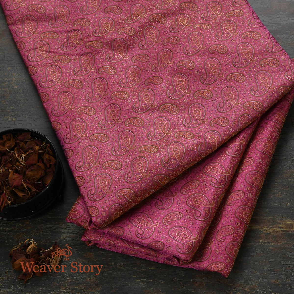 Handloom_Pink_Jamawar_Fabric_with_Small_Paisleys_WeaverStory_01