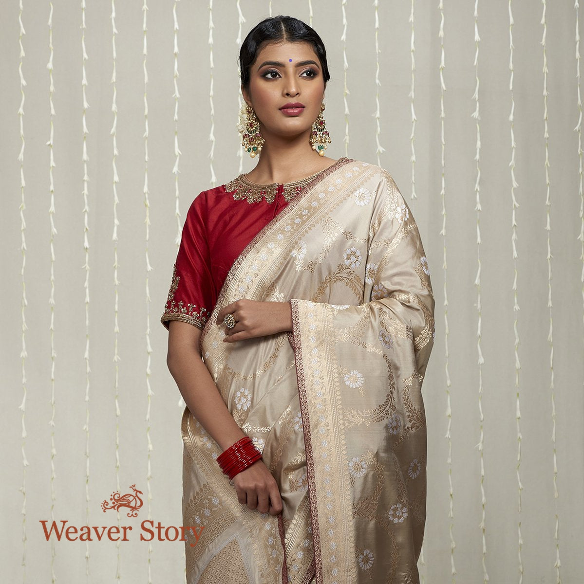 Handwoven_Grey_Sona_Rupa_Kadhwa_Jangla_Saree_WeaverStory_01