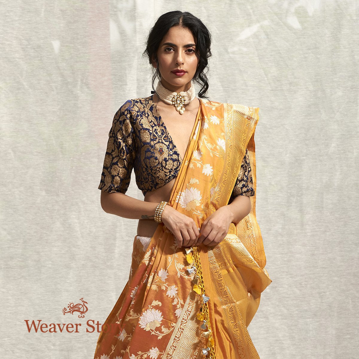 Handwoven_Gold_Dual_Tone_Lotus_Flower_Jangla_Saree_WeaverStory_01