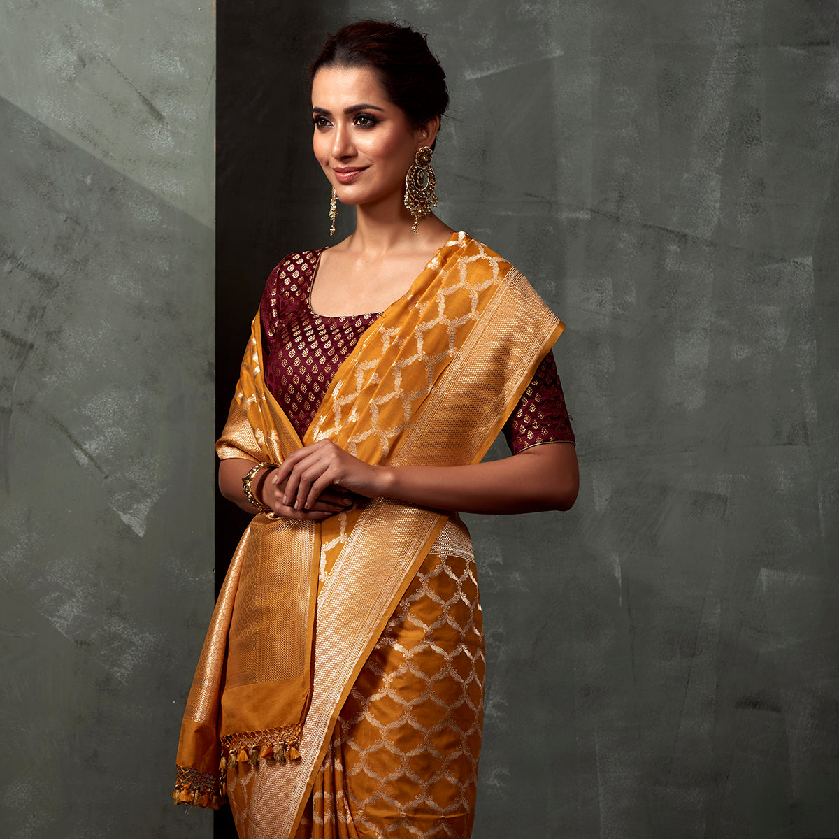 Handwoven_Mustard_Cutwork_Jangla_Saree_WeaverStory_01