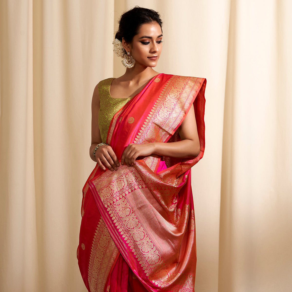 Handwoven_Pink_Orange_Chand_Boota_Saree_WeaverStory_01