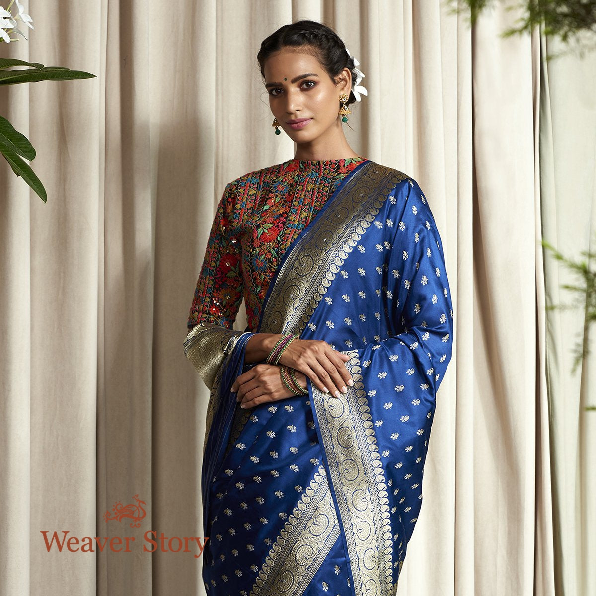 Handloom_Navy_Blue_Banarasi_Saree_Woven_with_Small_Zari_Booti_WeaverStory_01